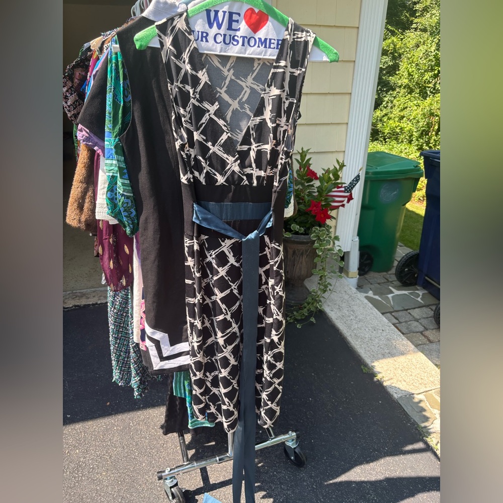 BCBGMaxAzria Black and White Printed Midi Dress with Satin Peacock Belt